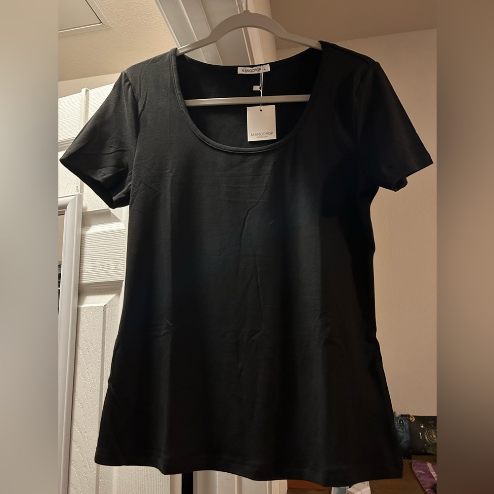 Size large mangopop short sleeve scoop neck
